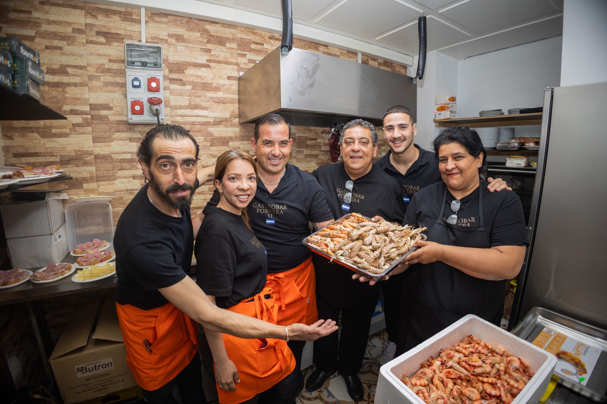 El equipo de cocina del Gastrobar Porvera 31.