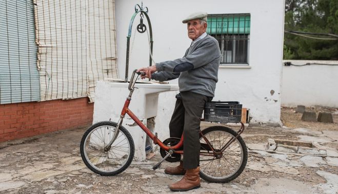 A sus 101 años no abandona la bicicleta.