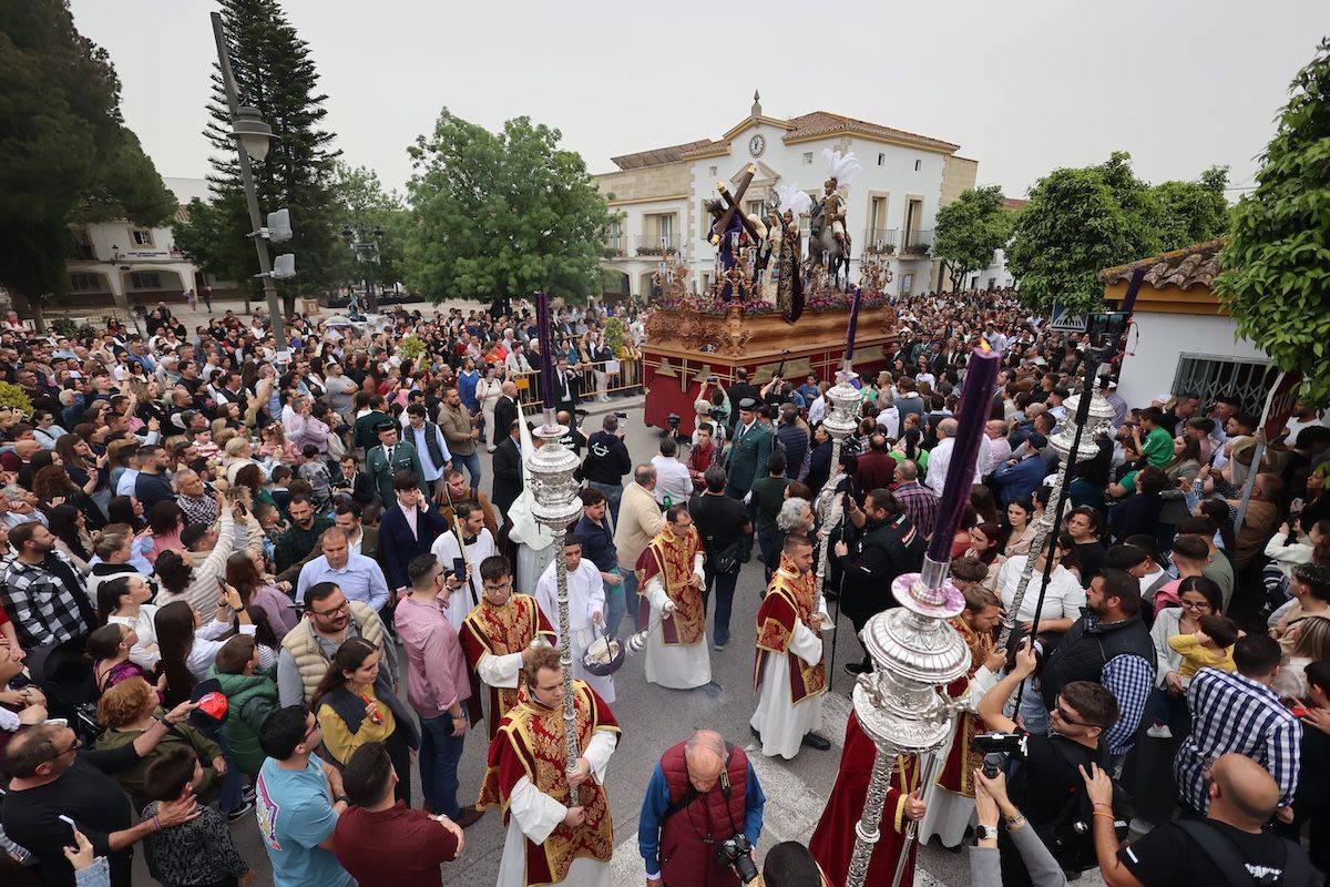 Proponen adelantar las salidas del domingo en Jerez ante la previsión de lluvias. Salida de la Entrega con la plaza abarrotada.