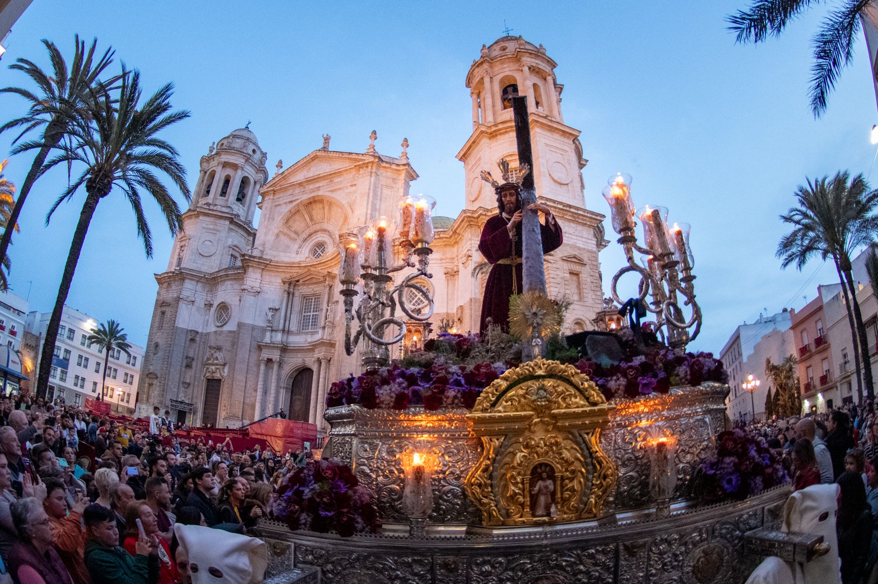 El Nazareno de la Obediencia, antesala de la Semana Santa en Cádiz, este Sábado de Pasión.