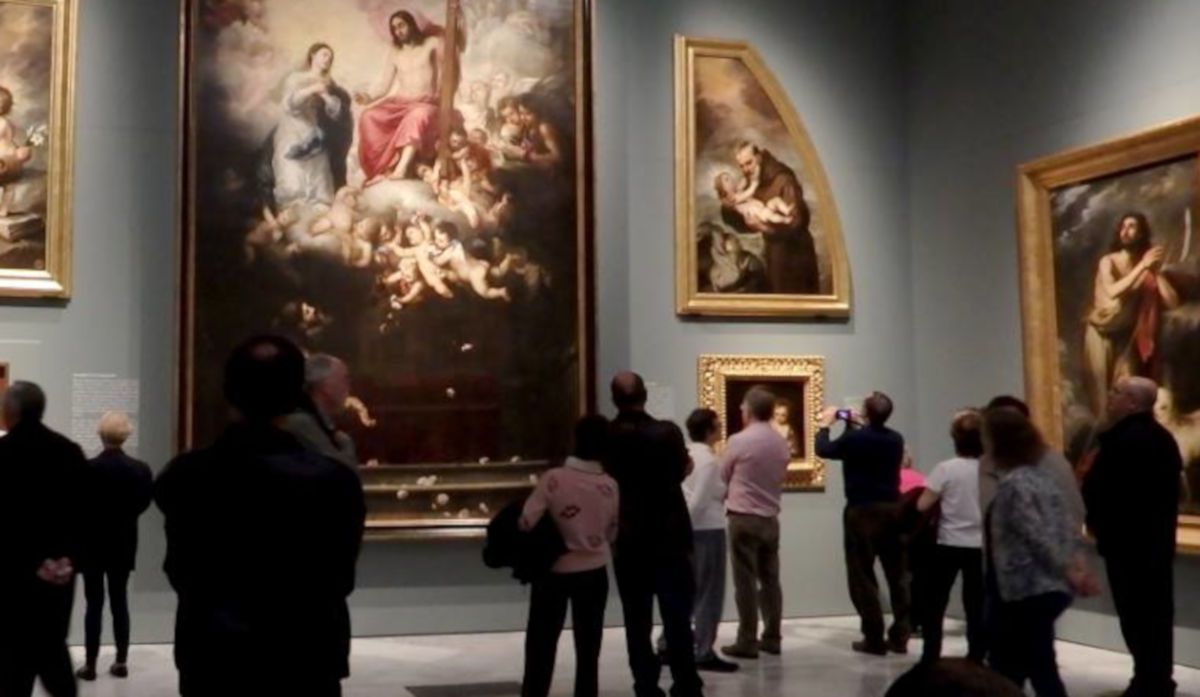Varias personas en el Museo de Bellas Artes de Sevilla, en una imagen de archivo. FOTO: Junta