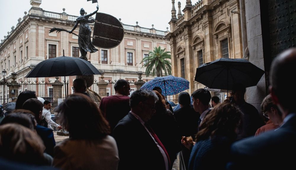 La Puerta del Príncipe de la Catedral de Sevilla, este Domingo de Ramos, cuando apretaba la lluvia.
