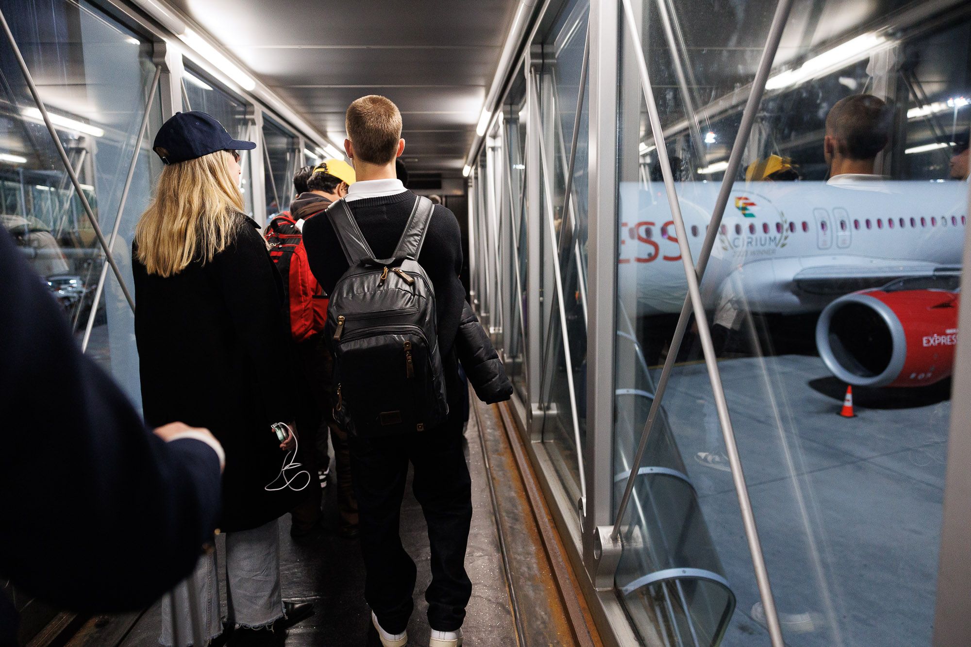 Una imagen de una pasarela del Aeropuerto de Sevilla.