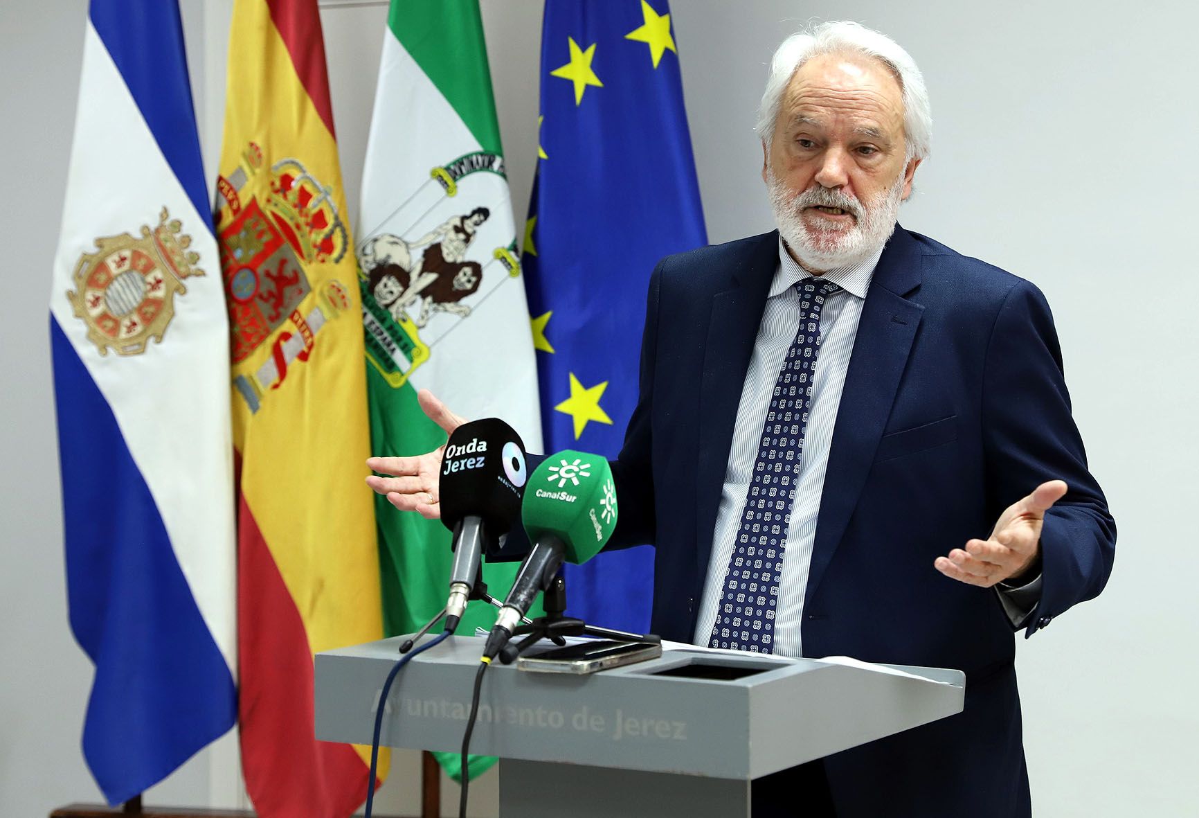 Agustín Muñoz, en rueda de prensa este lunes en el Ayuntamiento de Jerez.