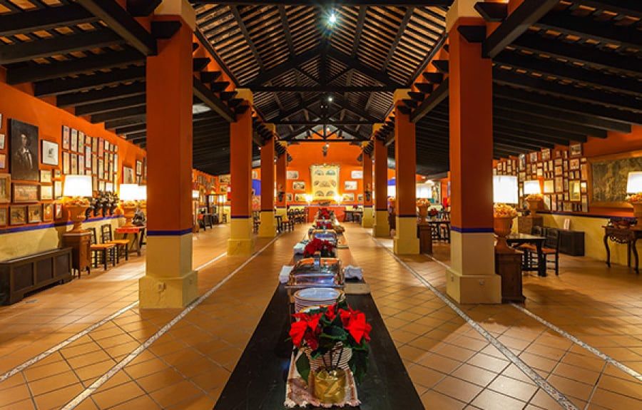 Interior de la nave bodeguera de la calle Pozo del Olivar cuando aún era el Museo Taurino.
