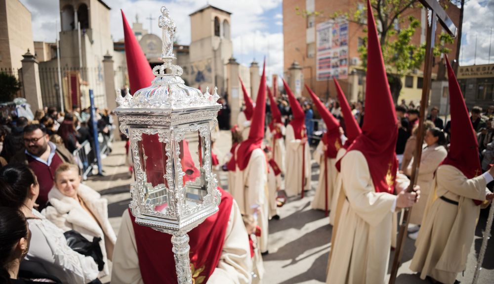 Cortejo de nazareno de Bondad y Misericordia en el Martes Santo.