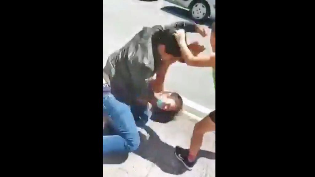 Un momento de la brutal agresión.