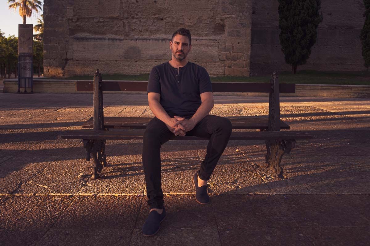 Adrián Martínez, a las puertas del Alcázar. FOTO: MANU GARCÍA