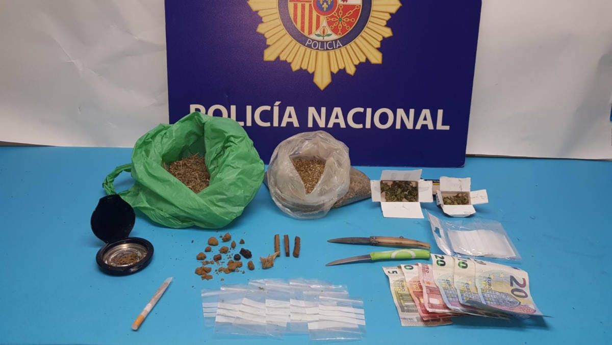 Los elementos y drogas requisados por el CNP: FOTO: Policía Nacional