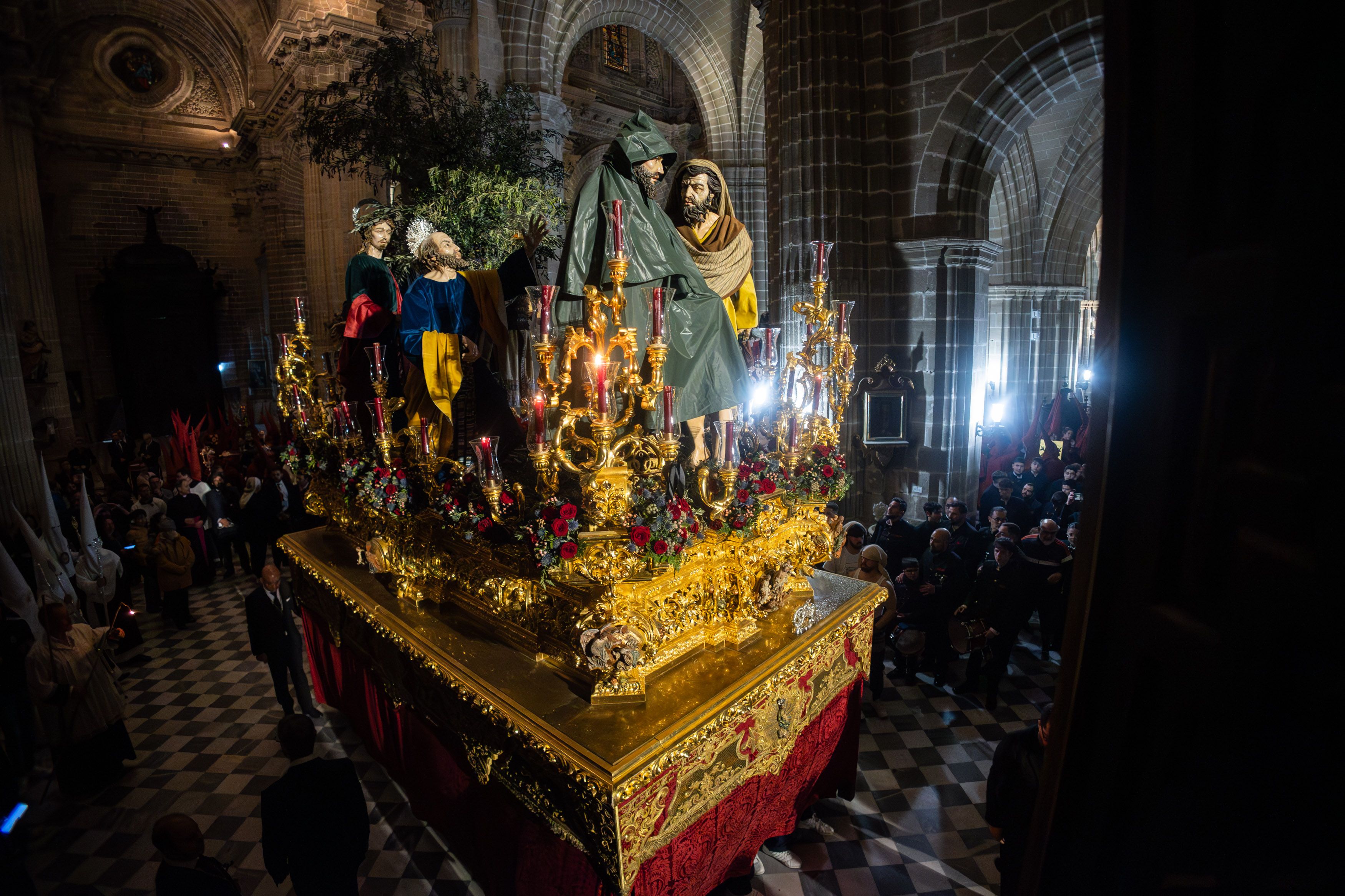 La ilusión de la Clemencia de San Benito, truncada por la lluvia el Martes Santo en Jerez.