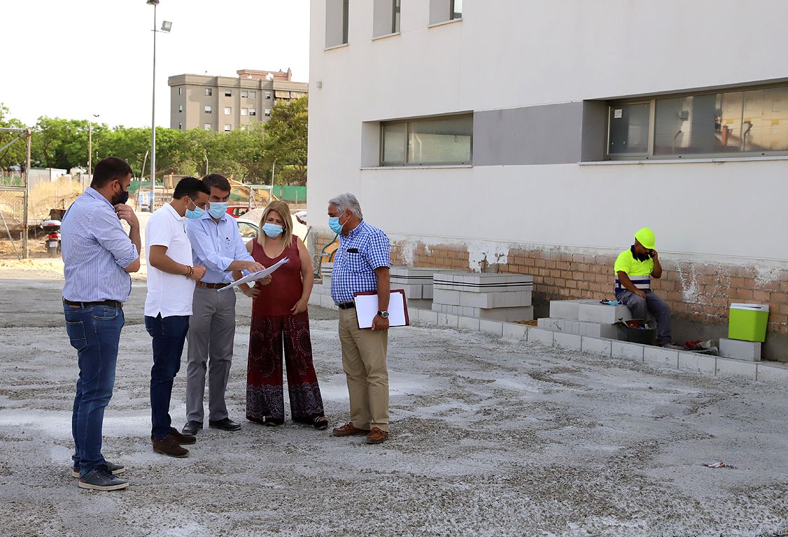 Mamen Sánchez visitando las obras de lo que será el edificio de la Jefatura de Policía. FOTO: Ayuntamiento de Jerez