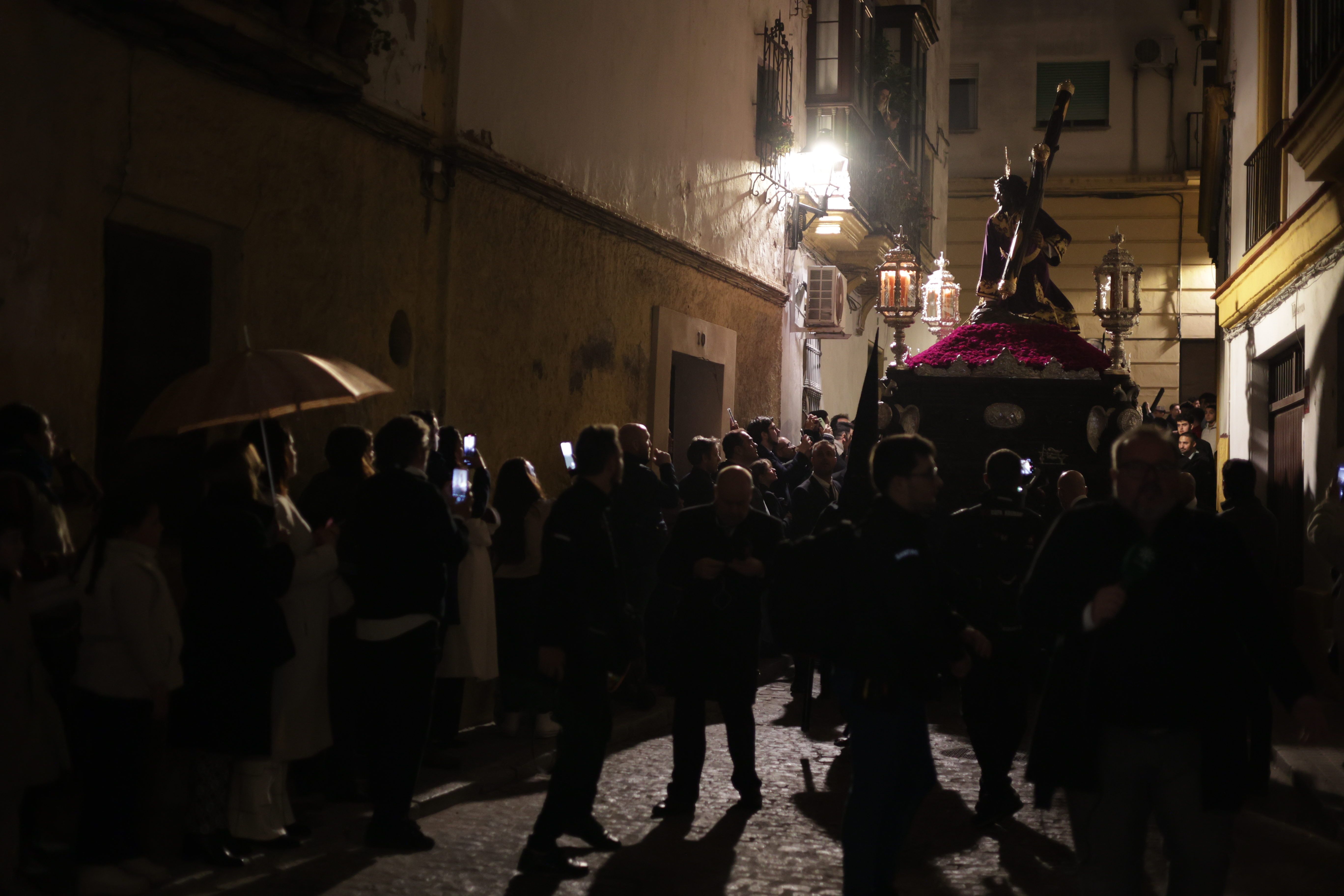 Las Tres Caídas, en calle Cruces, acelera su regreso a San Lucas este Miércoles Santo en Jerez.