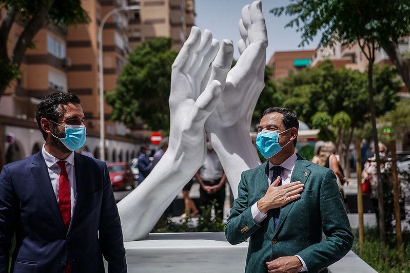 "Castigo" y "robo de guante blanco" a los sanitarios andaluces: el SAS recorta hasta el 40% la última nómina