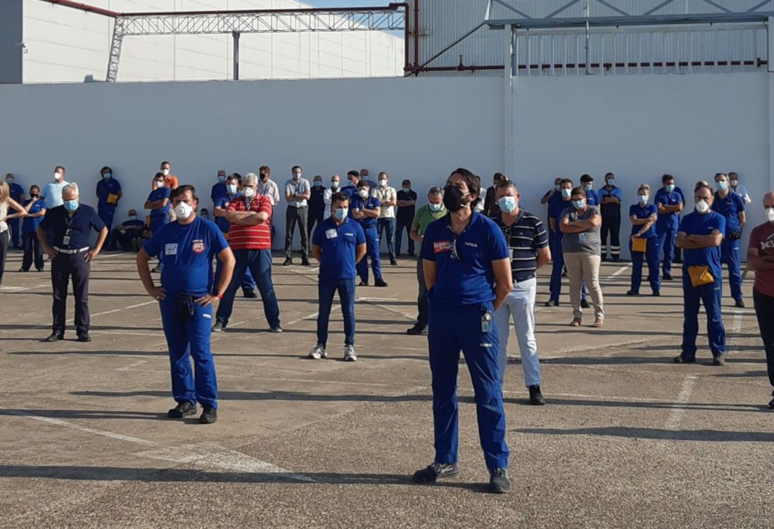 Un momento de los paros de este martes, en Airbus Sevilla. FOTO: UGT
