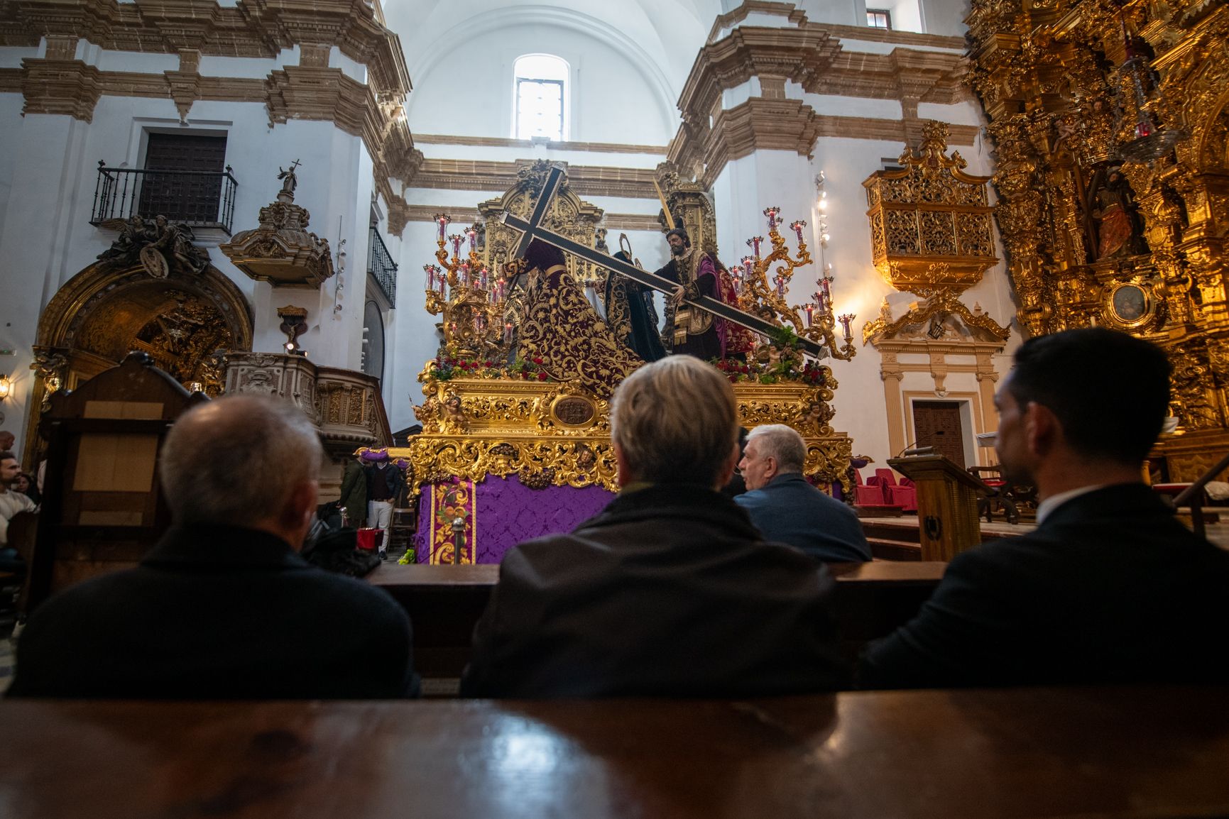 las imágenes del Jueves Santo y la madrugá en Cádiz 