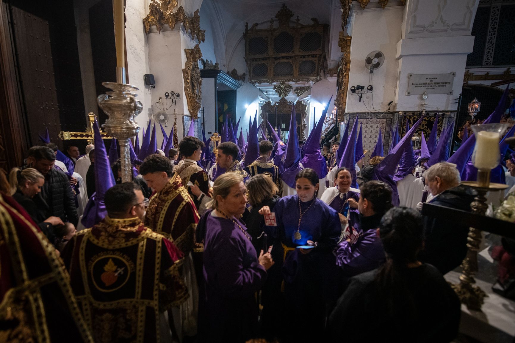 las imágenes del Jueves Santo y la madrugá en Cádiz 