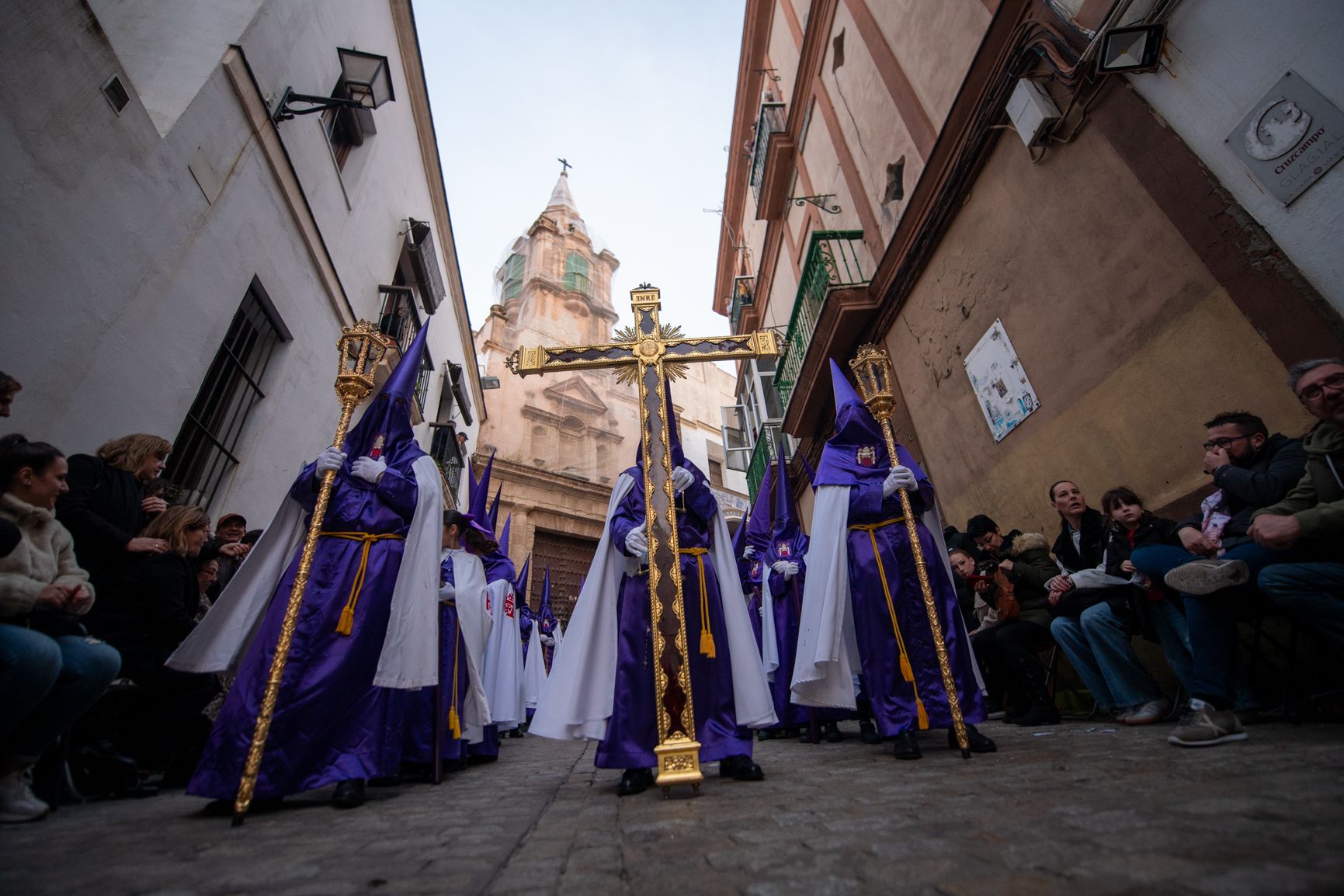 las imágenes del Jueves Santo y la madrugá en Cádiz 
