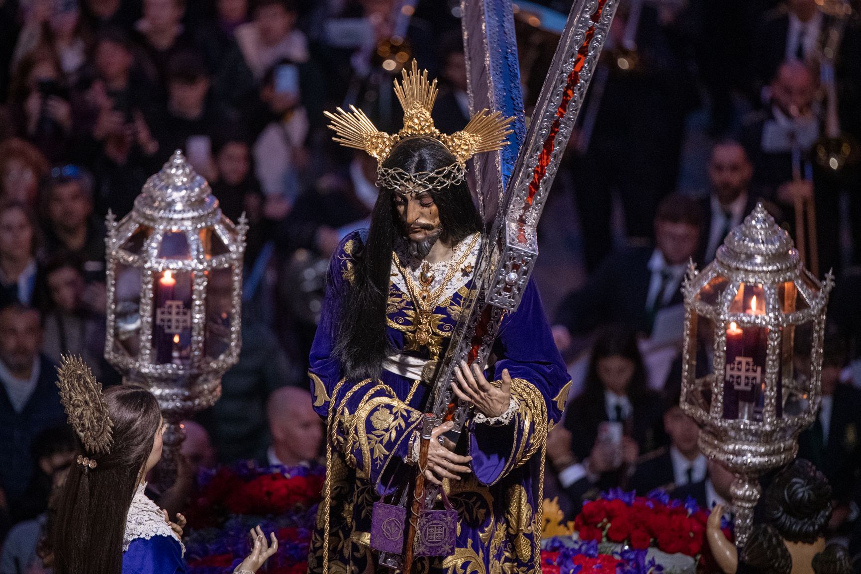 las imágenes del Jueves Santo y la madrugá en Cádiz 