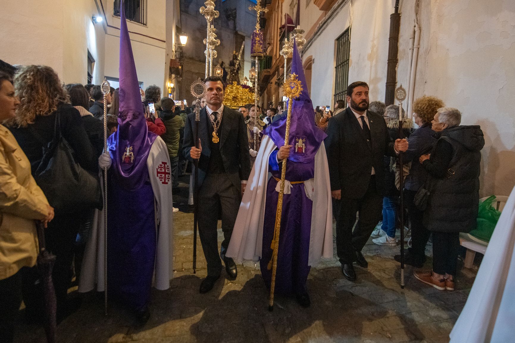las imágenes del Jueves Santo y la madrugá en Cádiz 
