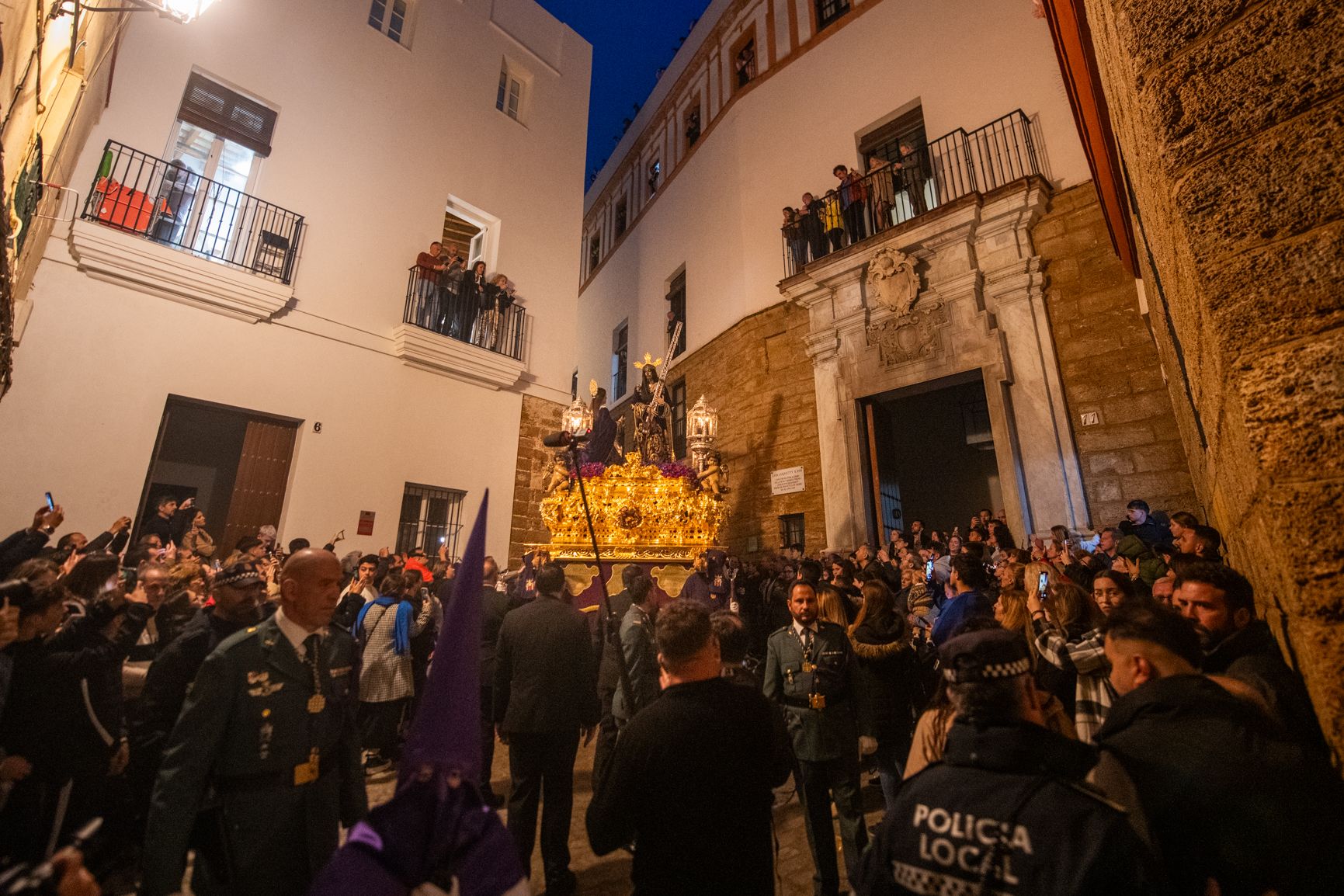 las imágenes del Jueves Santo y la madrugá en Cádiz 