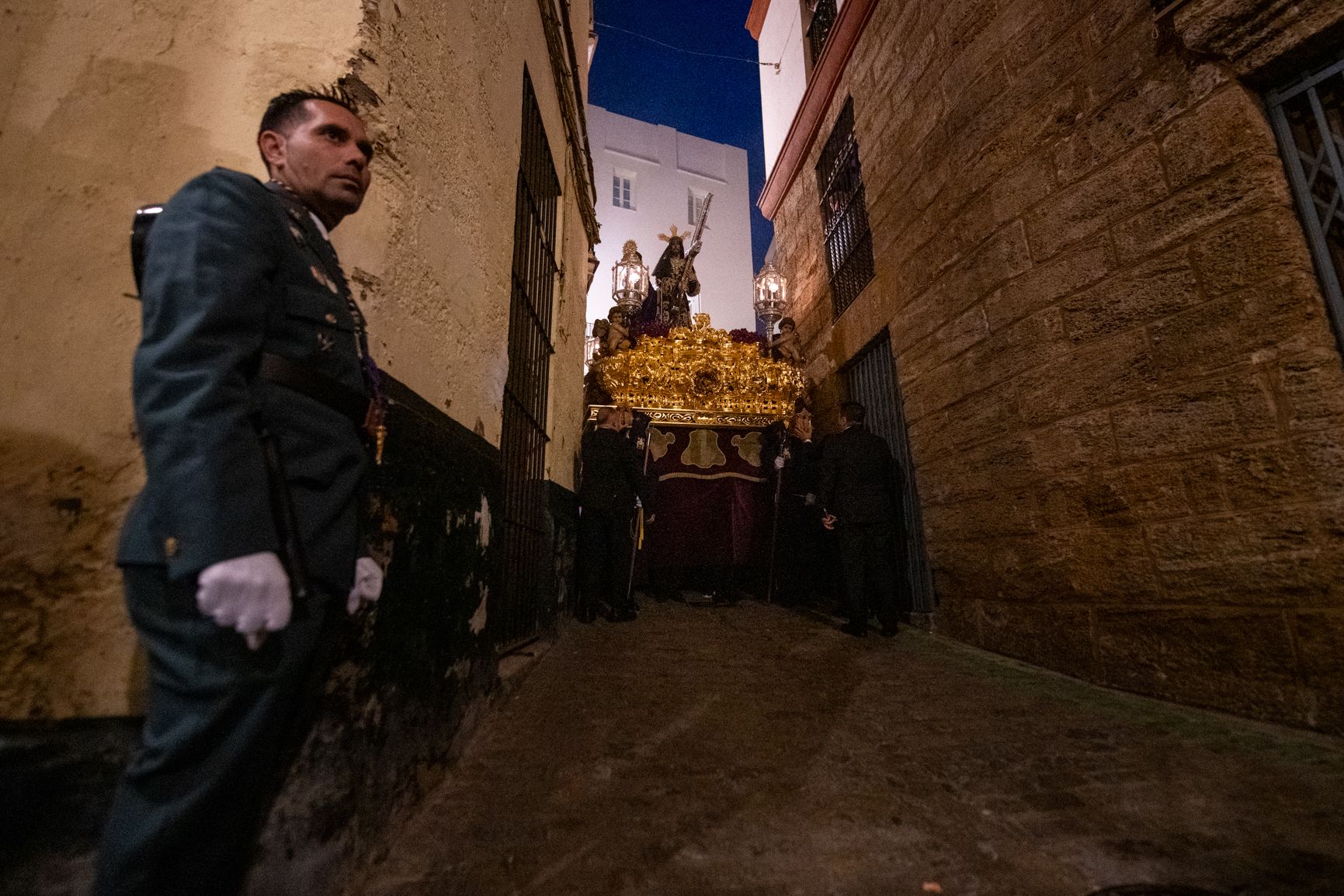 las imágenes del Jueves Santo y la madrugá en Cádiz 