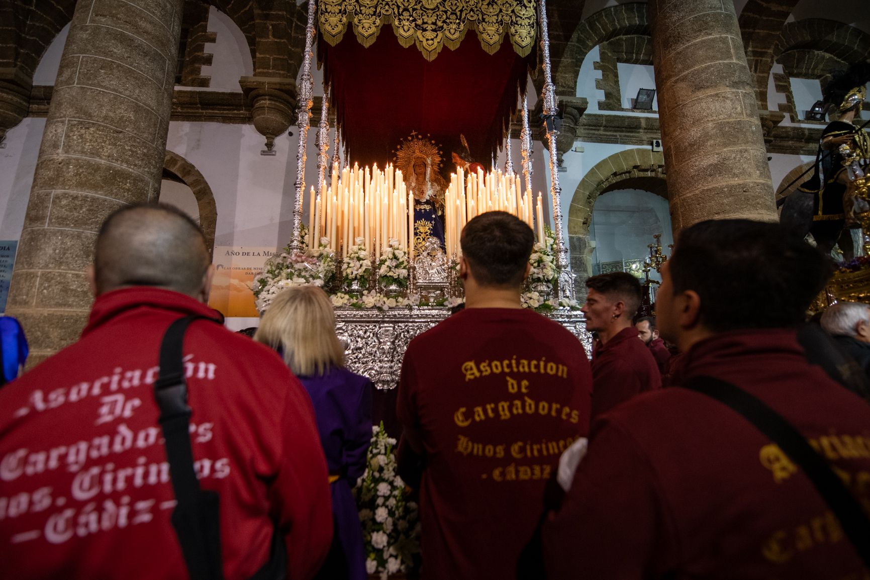 las imágenes del Jueves Santo y la madrugá en Cádiz 