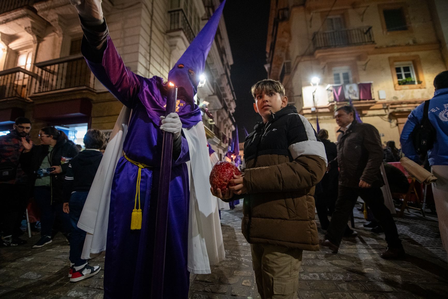 las imágenes del Jueves Santo y la madrugá en Cádiz 