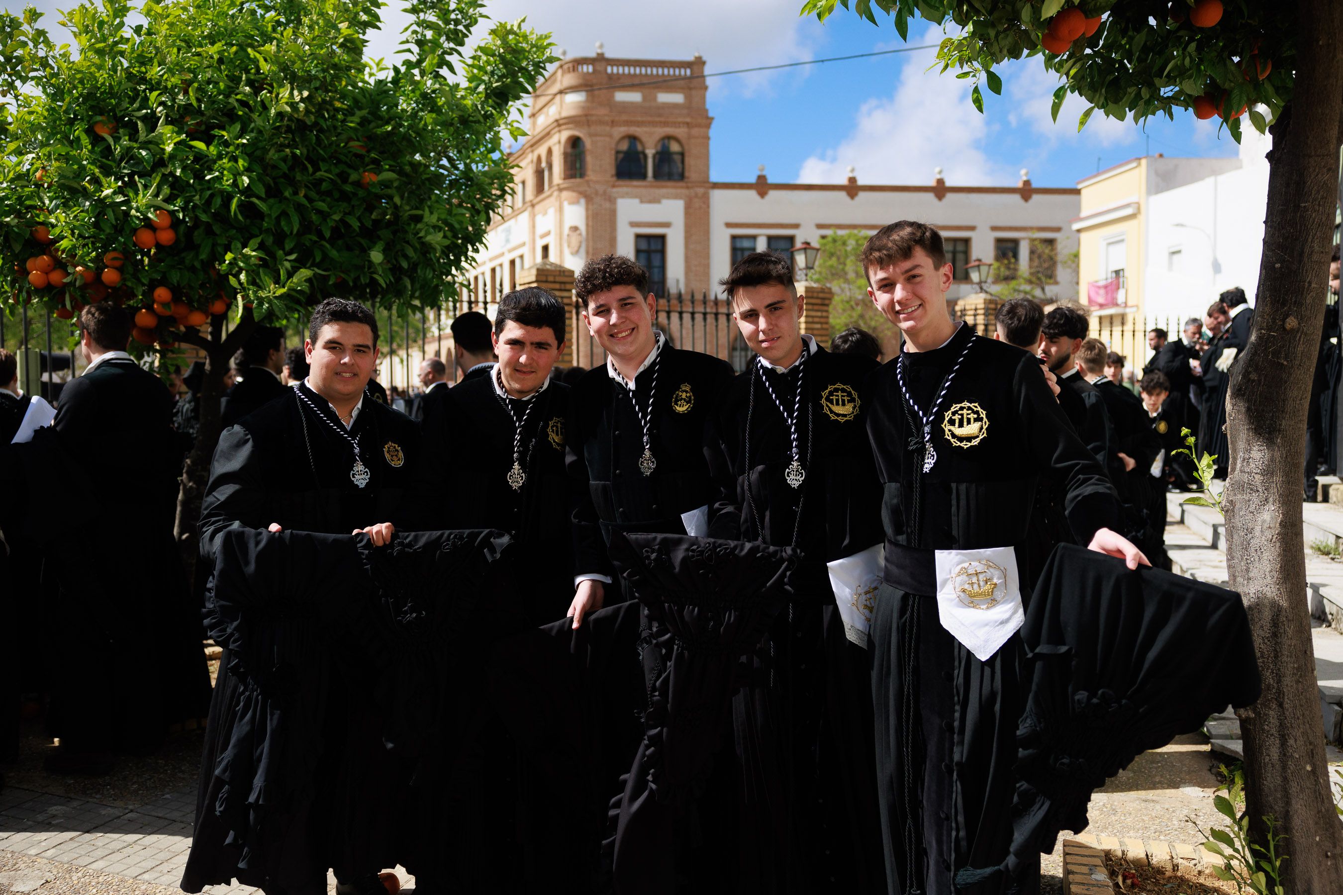 Salió el sol para el Cristo, pero tuvo que refugiarse en San Francisco el Viernes Santo en Jerez 
