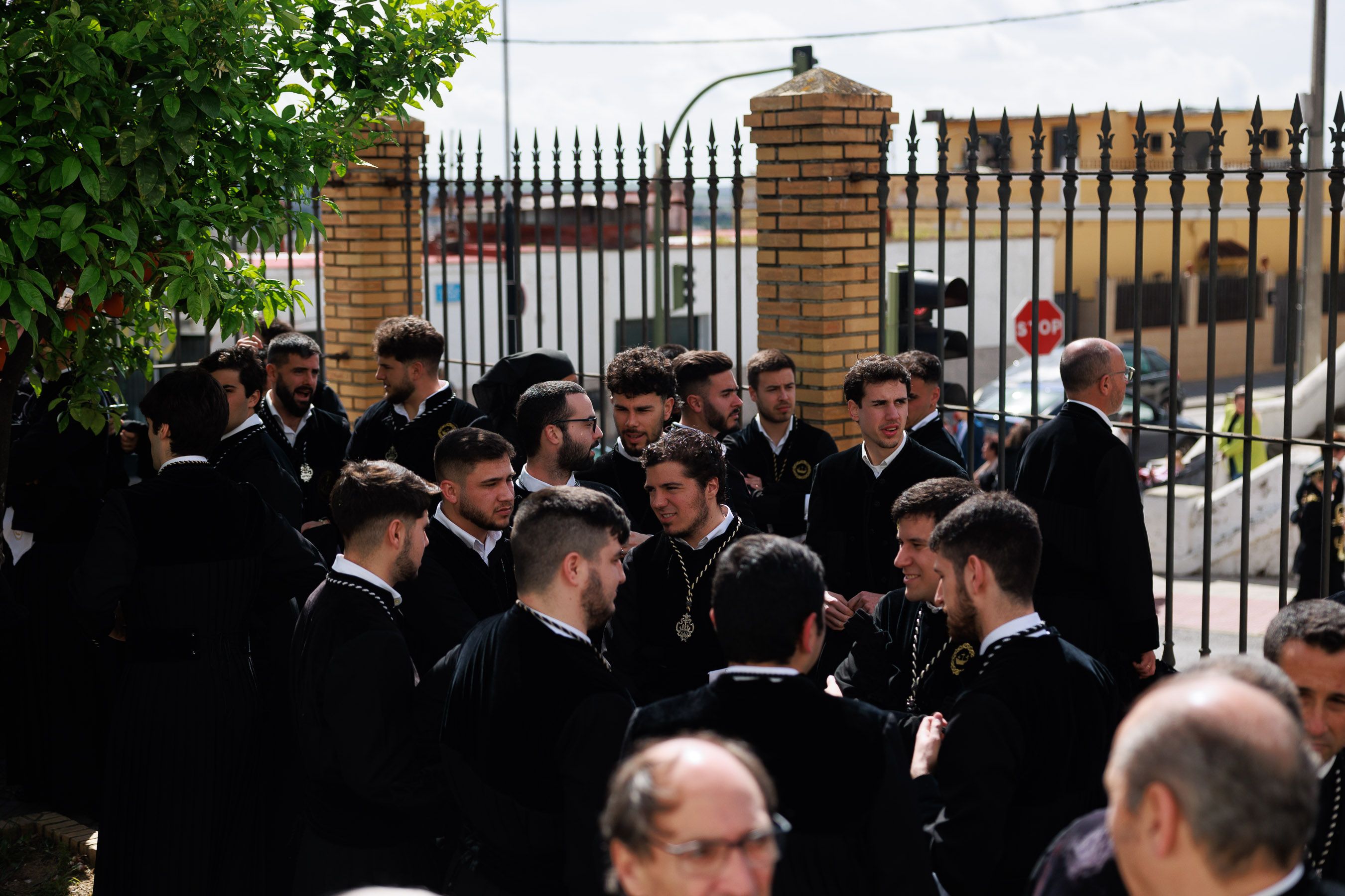 Salió el sol para el Cristo, pero tuvo que refugiarse en San Francisco el Viernes Santo en Jerez 