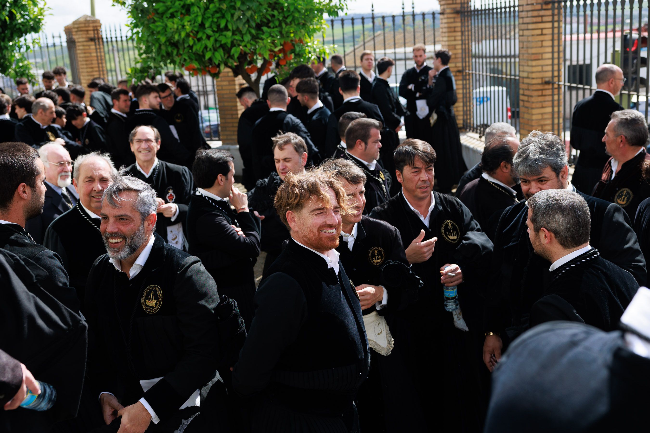 Salió el sol para el Cristo, pero tuvo que refugiarse en San Francisco el Viernes Santo en Jerez 