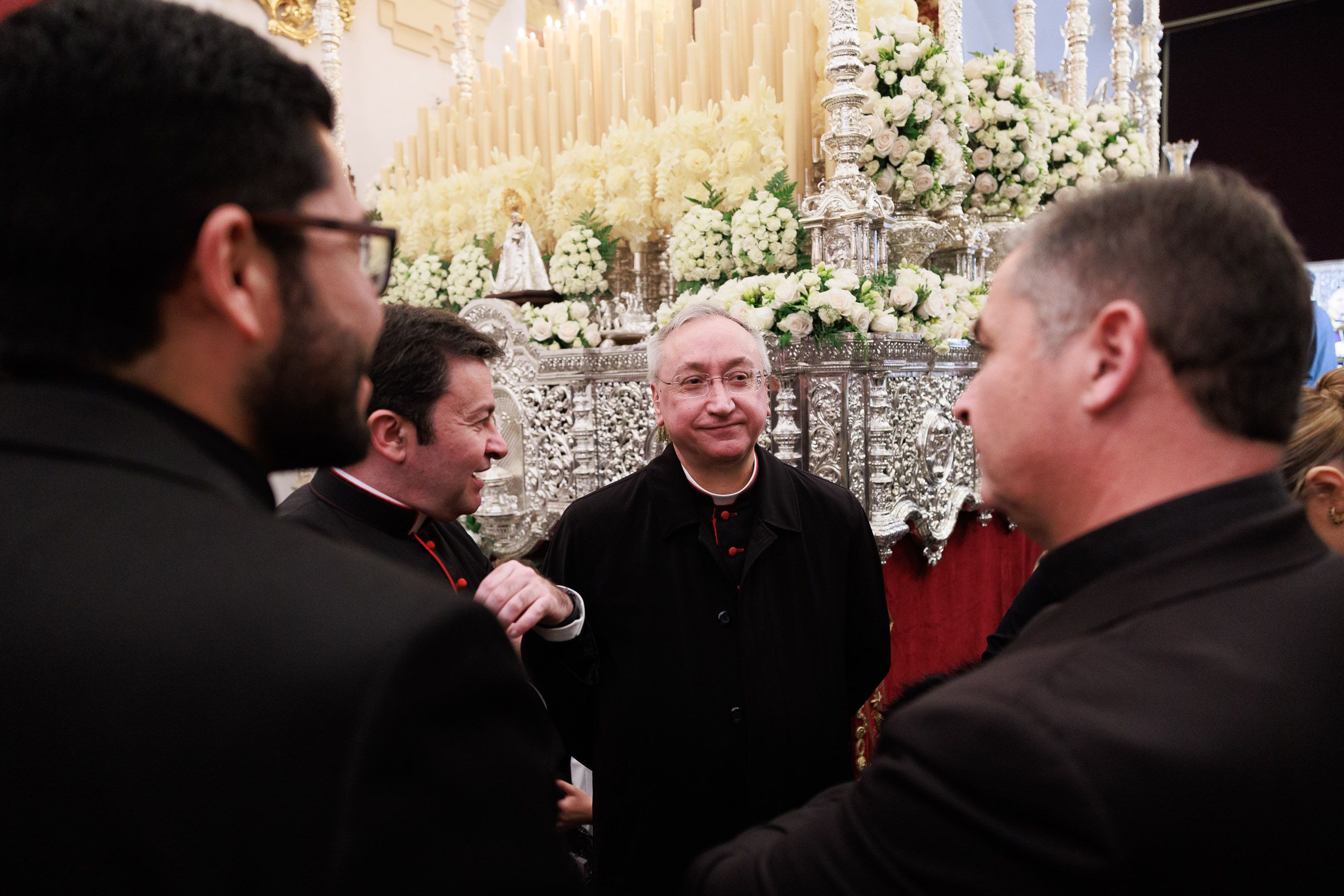 Salió el sol para el Cristo, pero tuvo que refugiarse en San Francisco el Viernes Santo en Jerez 