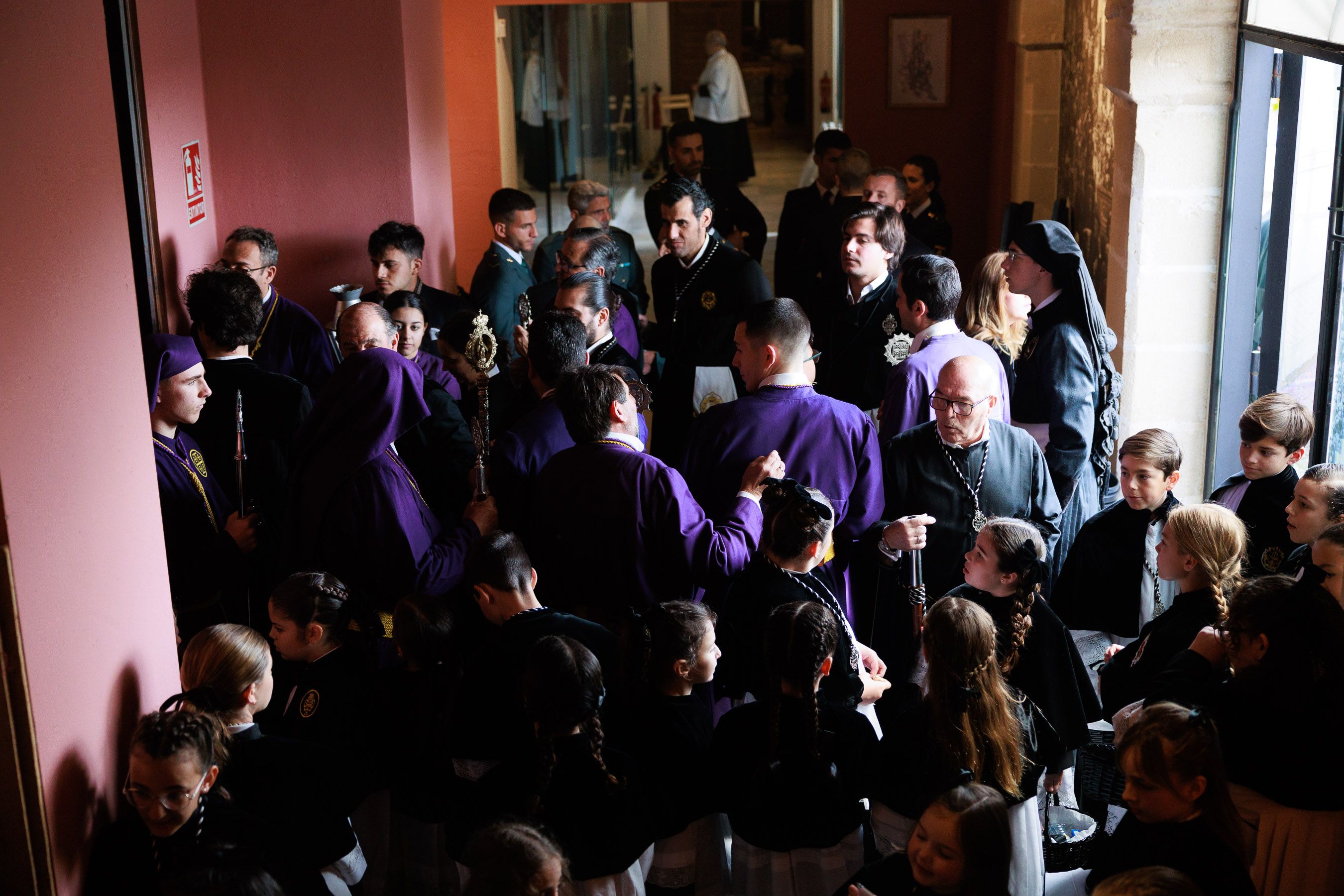 Salió el sol para el Cristo, pero tuvo que refugiarse en San Francisco el Viernes Santo en Jerez 