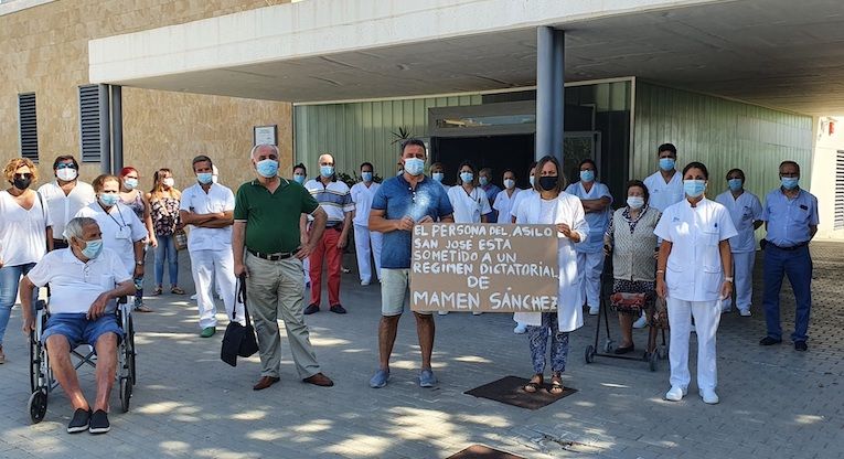 Protesta de los trabajadores del asilo San José.