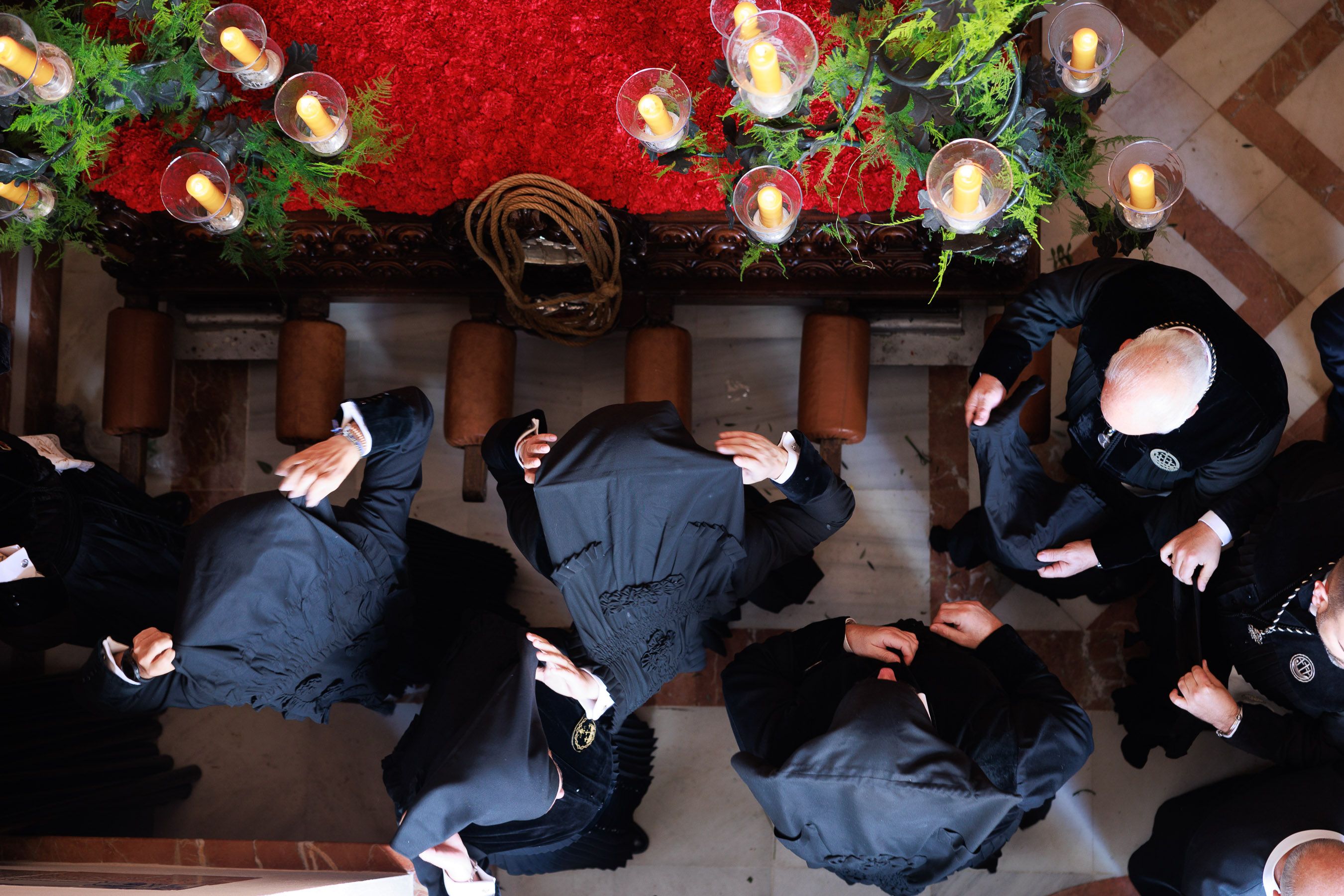 Salió el sol para el Cristo, pero tuvo que refugiarse en San Francisco el Viernes Santo en Jerez 