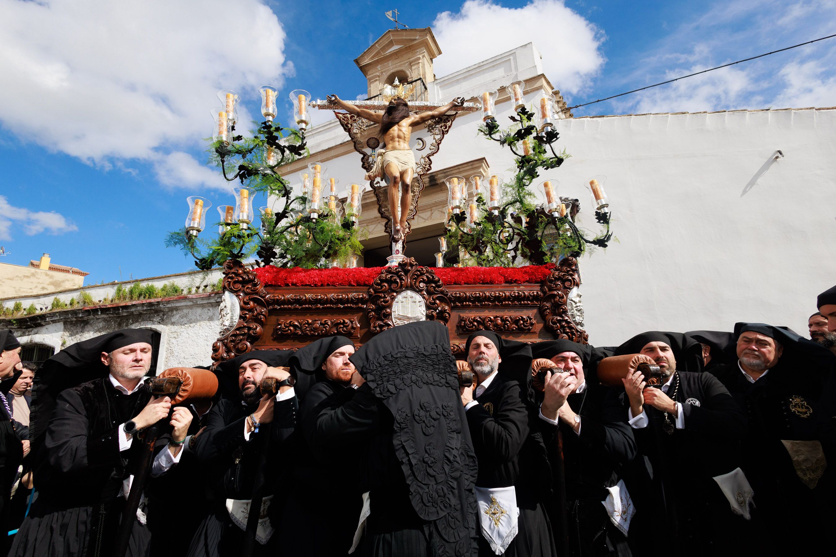 El Cristo en el exterior de la ermita en el Viernes Santo del pasado año.