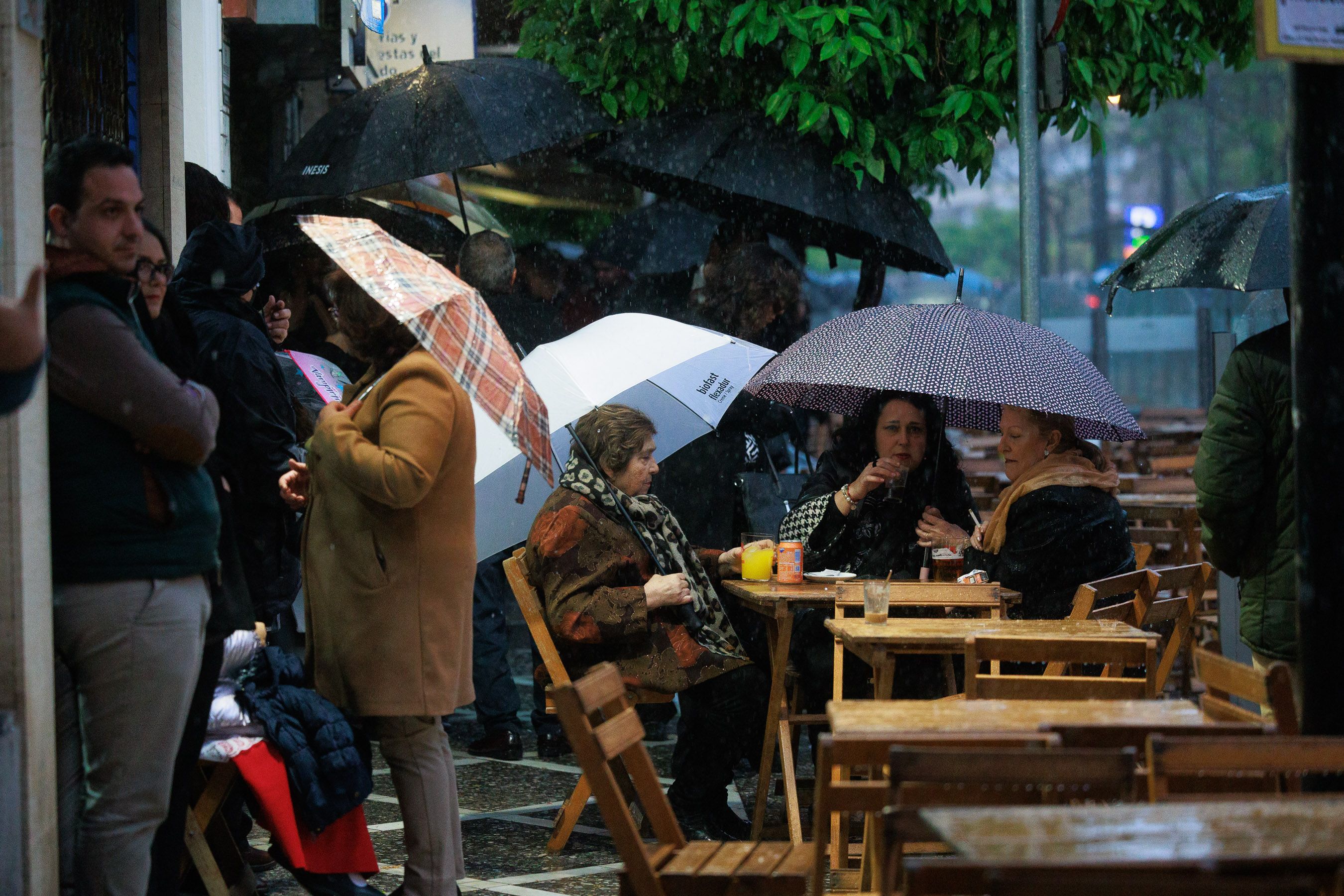 Salió el sol para el Cristo, pero tuvo que refugiarse en San Francisco el Viernes Santo en Jerez 