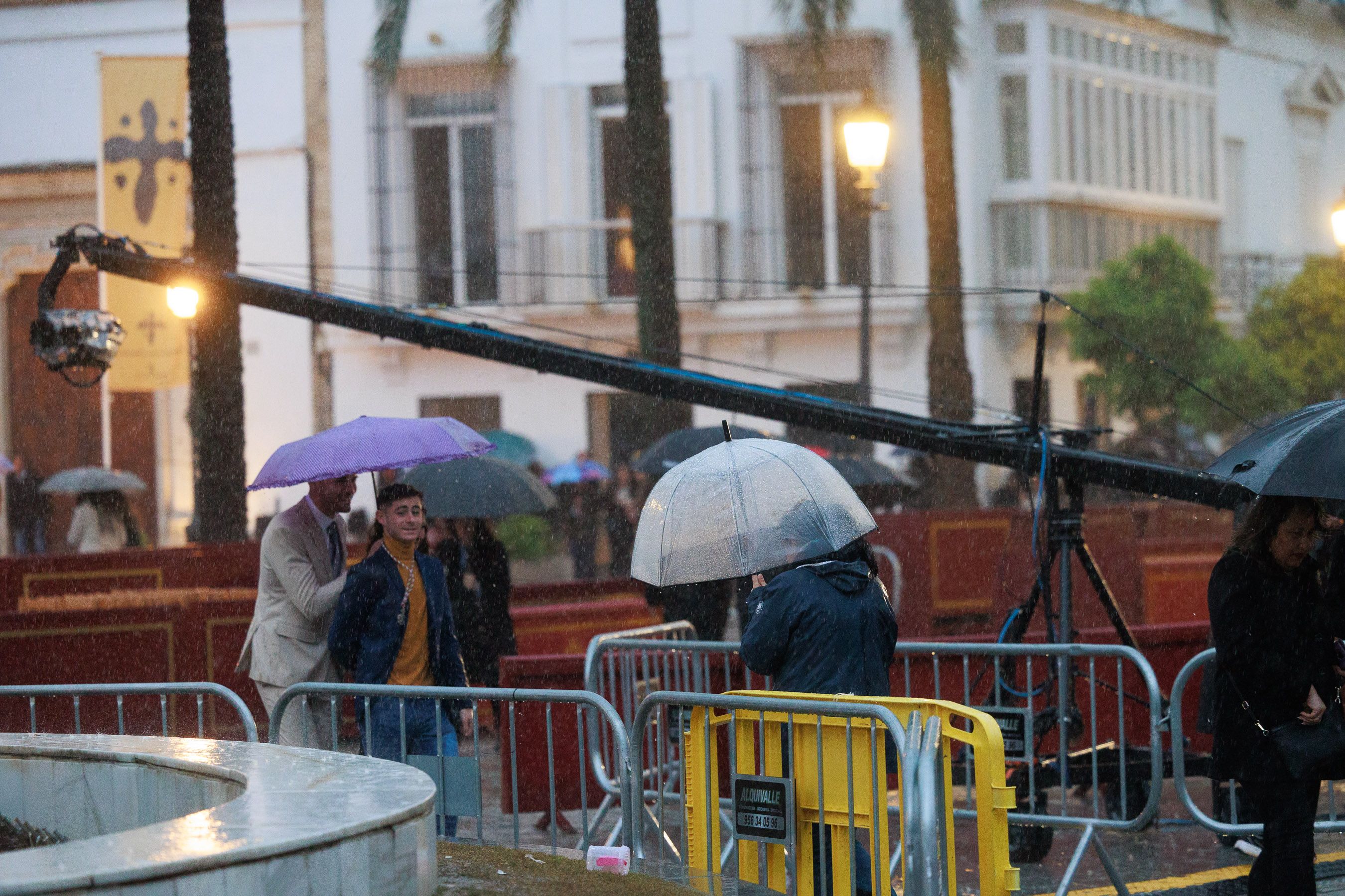 Salió el sol para el Cristo, pero tuvo que refugiarse en San Francisco el Viernes Santo en Jerez 