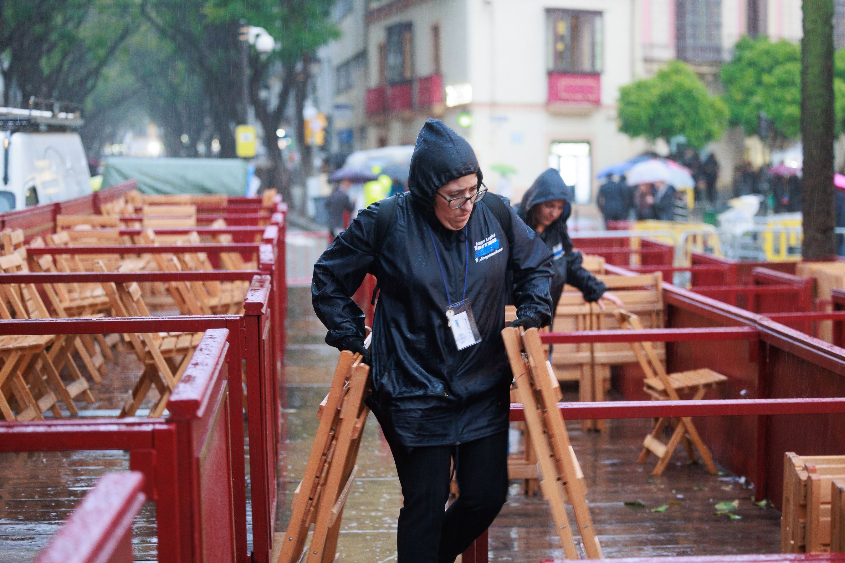 Salió el sol para el Cristo, pero tuvo que refugiarse en San Francisco el Viernes Santo en Jerez 