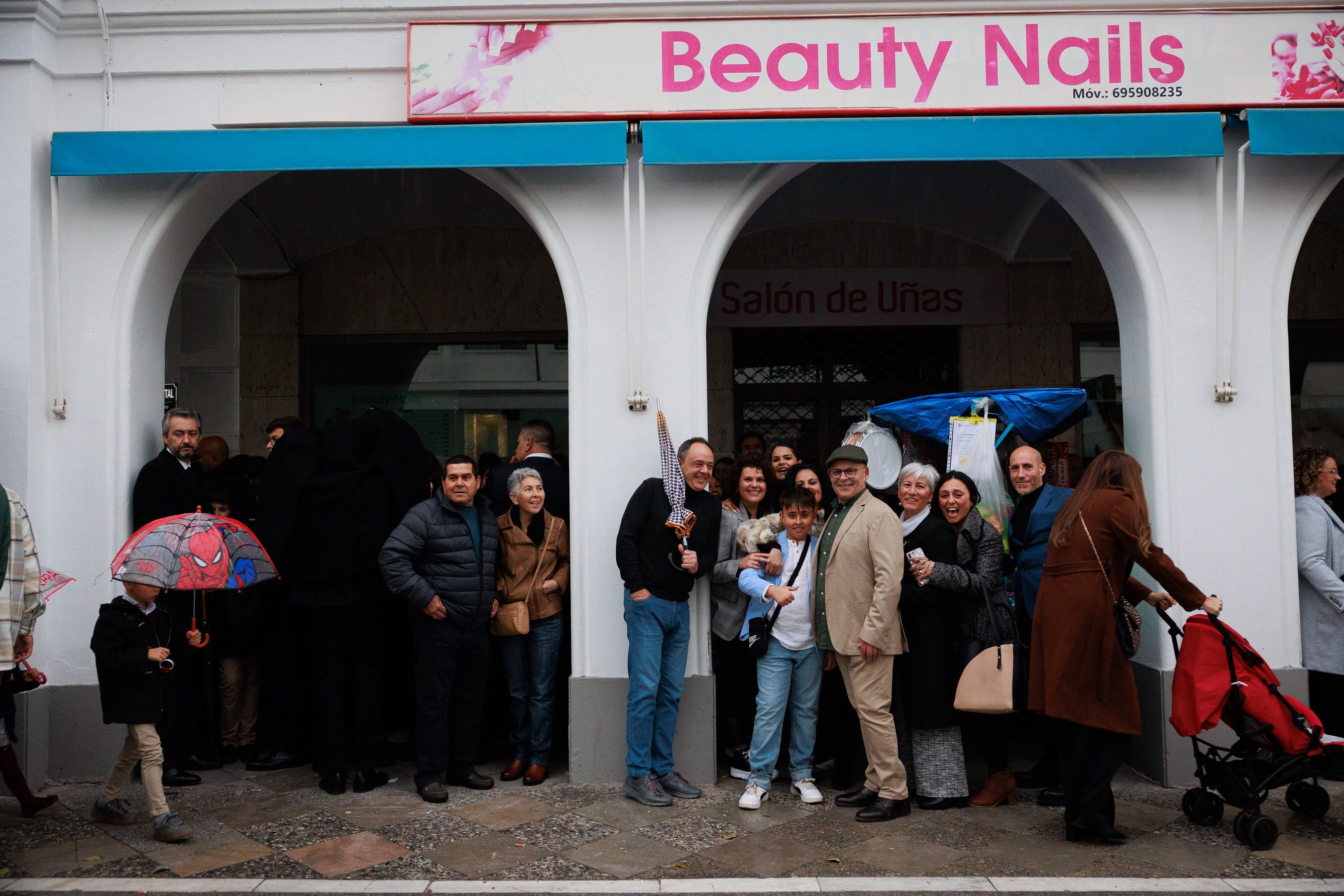 Salió el sol para el Cristo, pero tuvo que refugiarse en San Francisco el Viernes Santo en Jerez 
