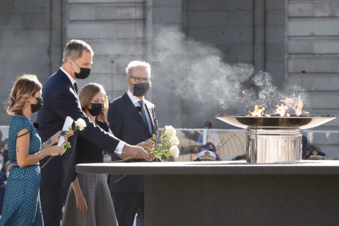 Felipe VI, junto a la princesa Leonor, la enfermera Aroa López y Fernando Calleja. FOTO: Casa Real