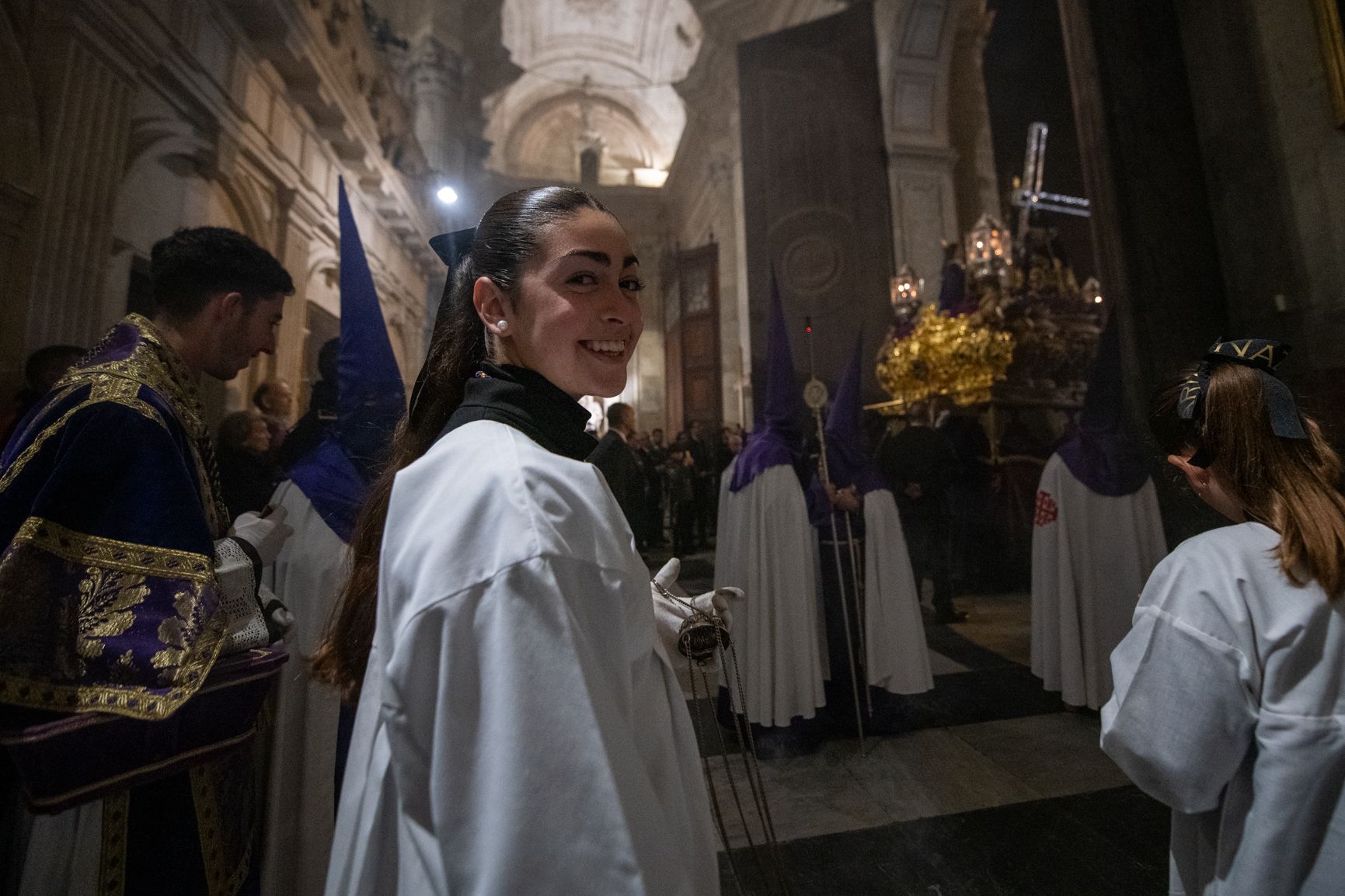 las imágenes del Jueves Santo y la madrugá en Cádiz 