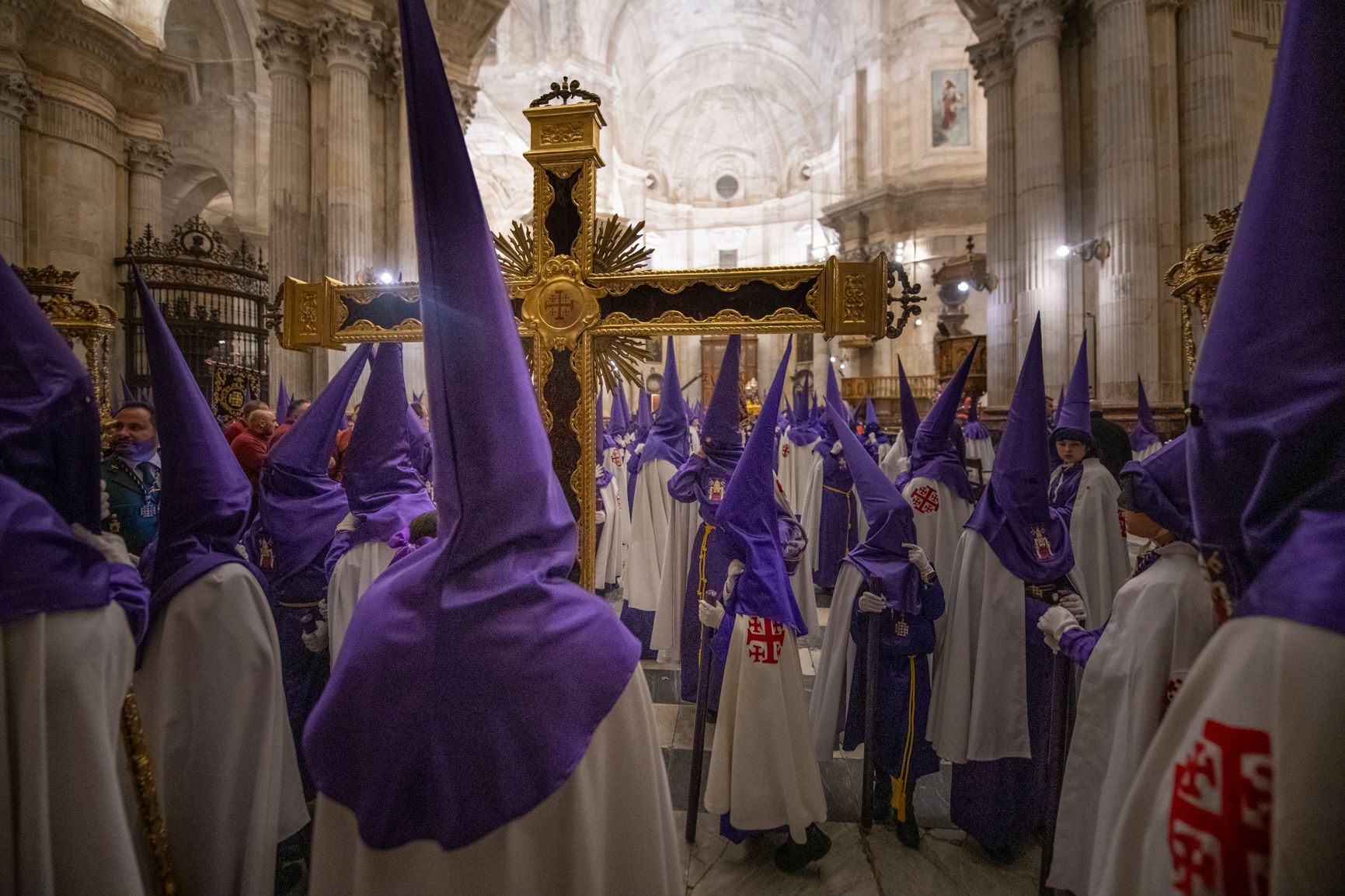 las imágenes del Jueves Santo y la madrugá en Cádiz 