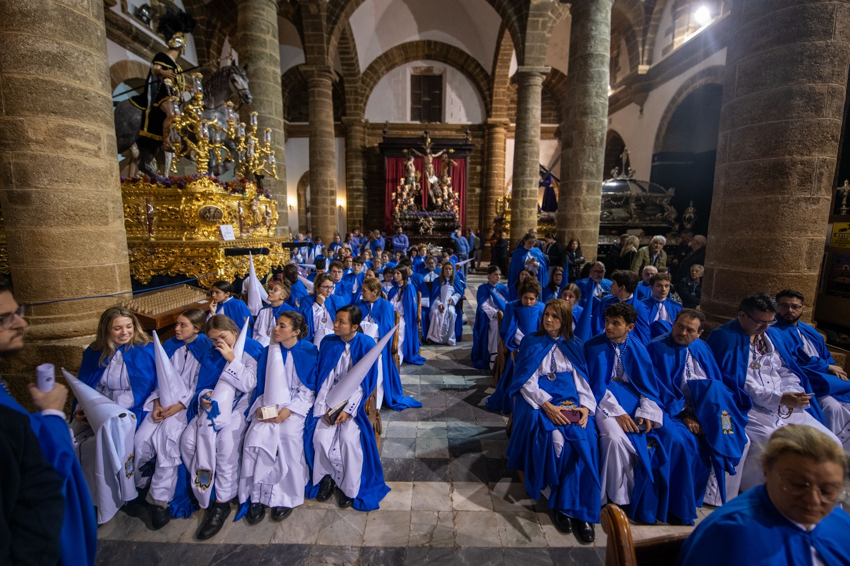 las imágenes del Jueves Santo y la madrugá en Cádiz 