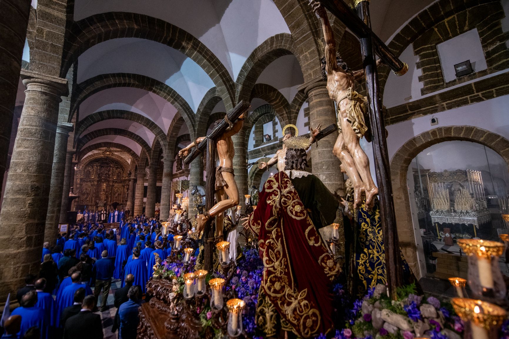 las imágenes del Jueves Santo y la madrugá en Cádiz 