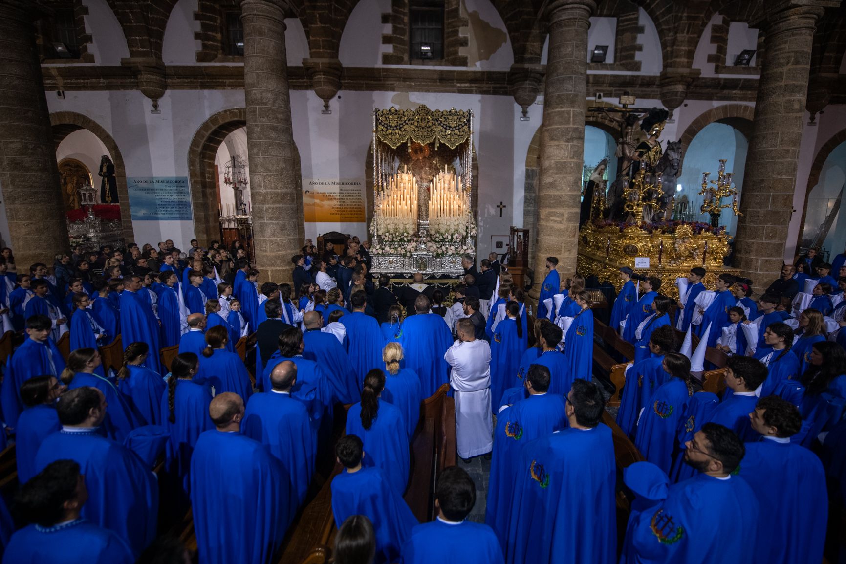las imágenes del Jueves Santo y la madrugá en Cádiz 