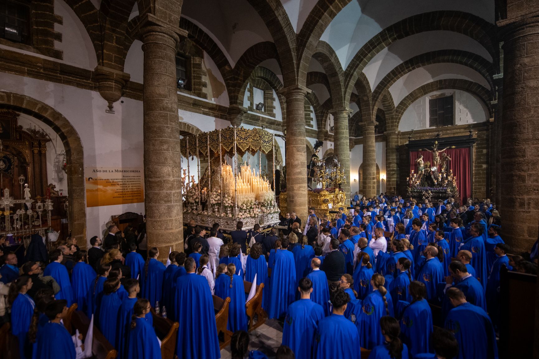 las imágenes del Jueves Santo y la madrugá en Cádiz 