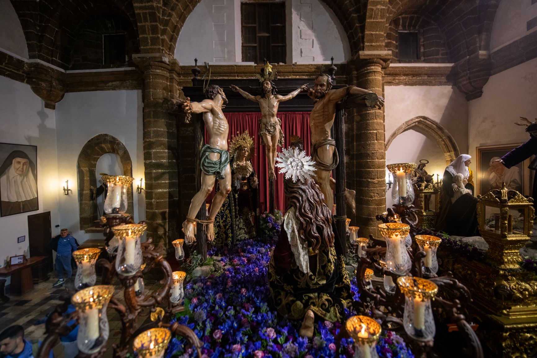 las imágenes del Jueves Santo y la madrugá en Cádiz 