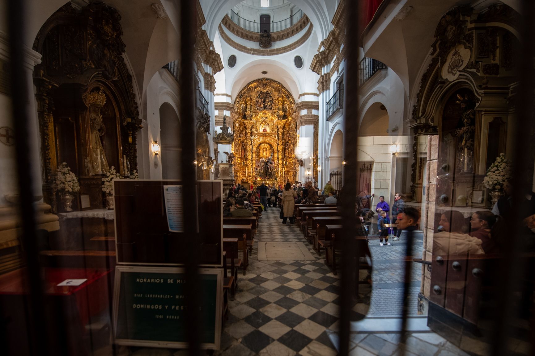 las imágenes del Jueves Santo y la madrugá en Cádiz 
