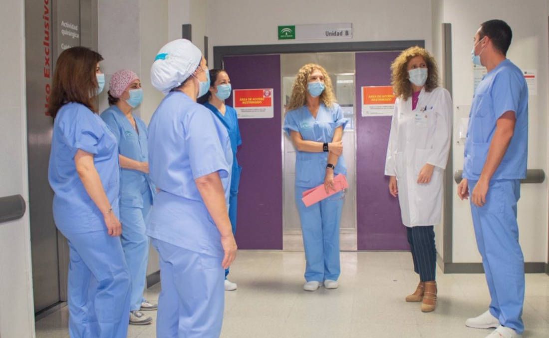 El personal de la UCI del Rocío encargado de la formación. FOTO: SAS