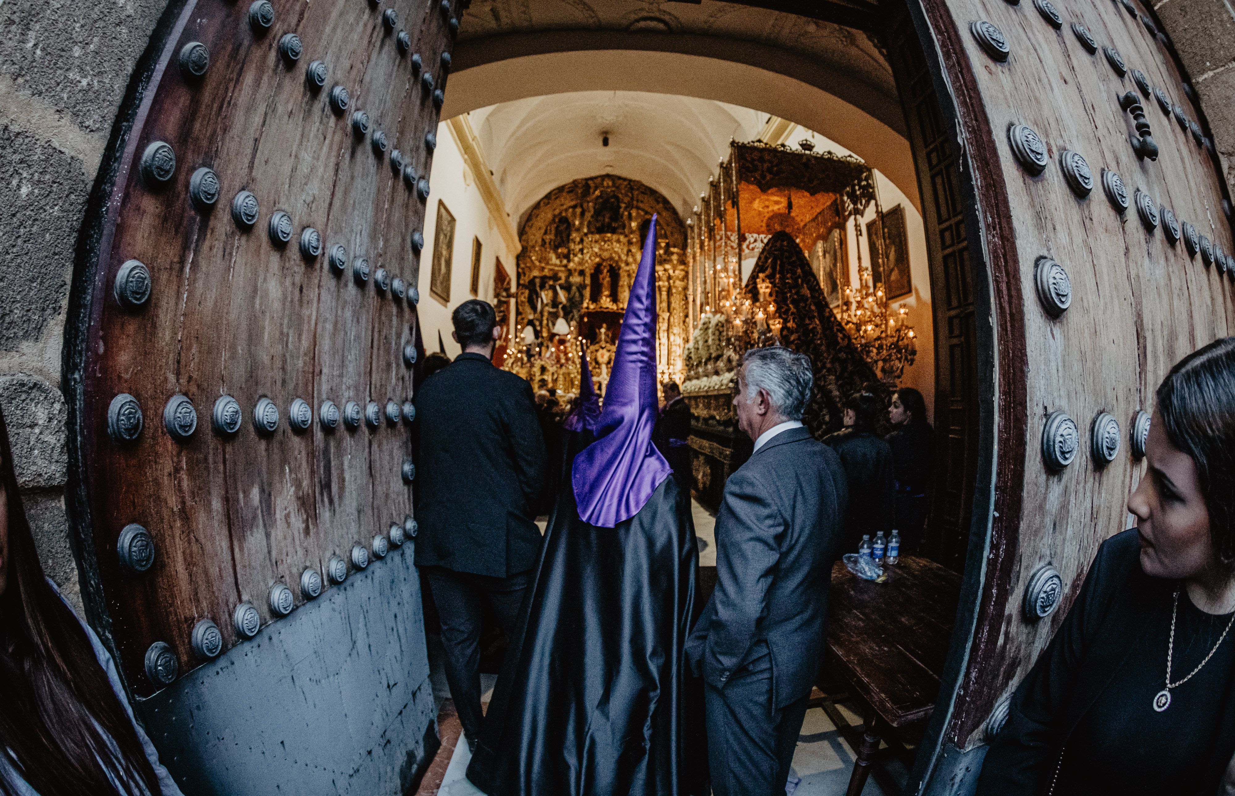 Los pasos de la Hermandad de la Soledad en la Victoria. 